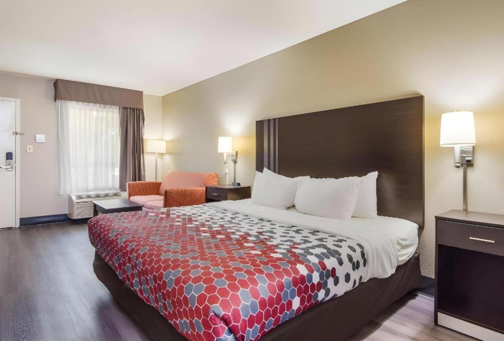 Econo Lodge South Гарнър Екстериор снимка