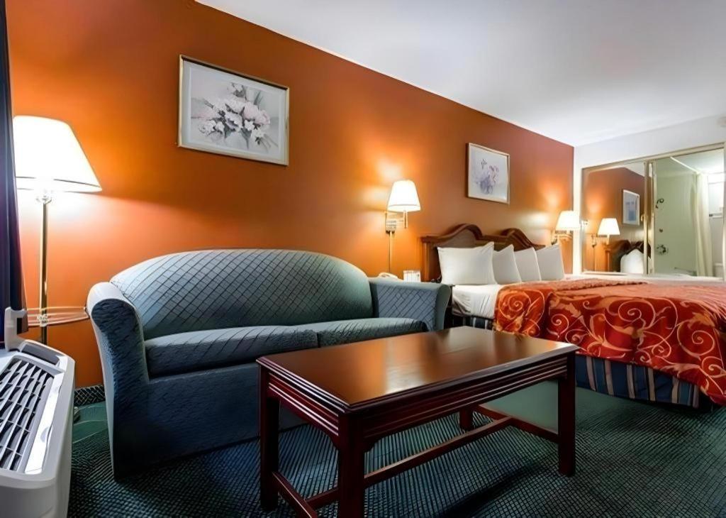 Econo Lodge South Гарнър Екстериор снимка