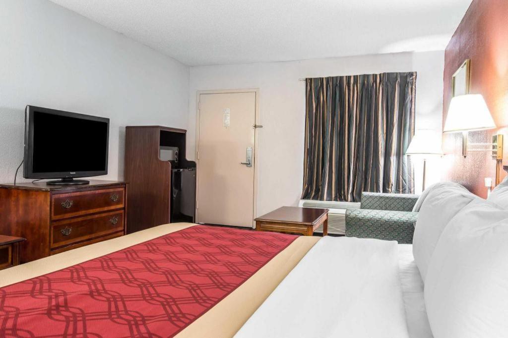 Econo Lodge South Гарнър Екстериор снимка