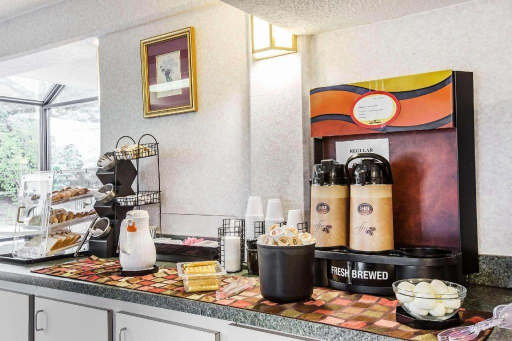 Econo Lodge South Гарнър Екстериор снимка